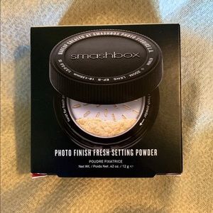Smashbox fresh photo finish setting powder.